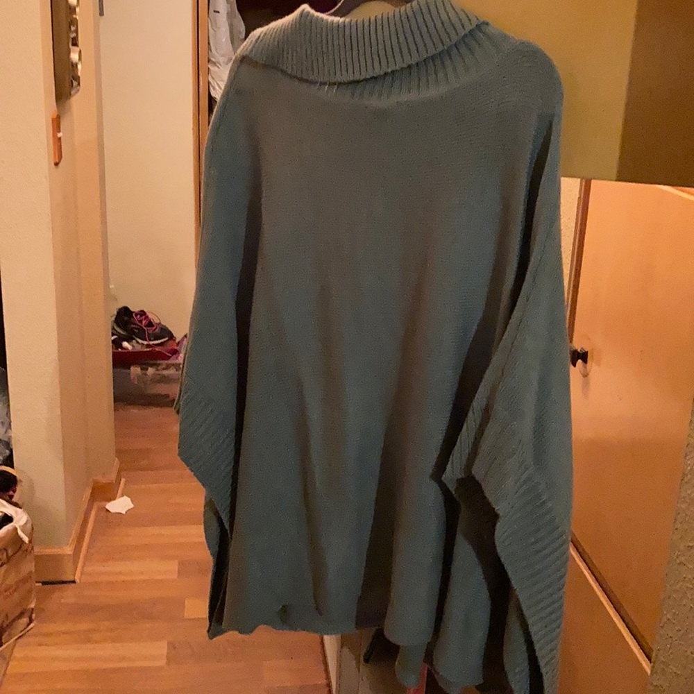 Poncho - Picture 2 of 3